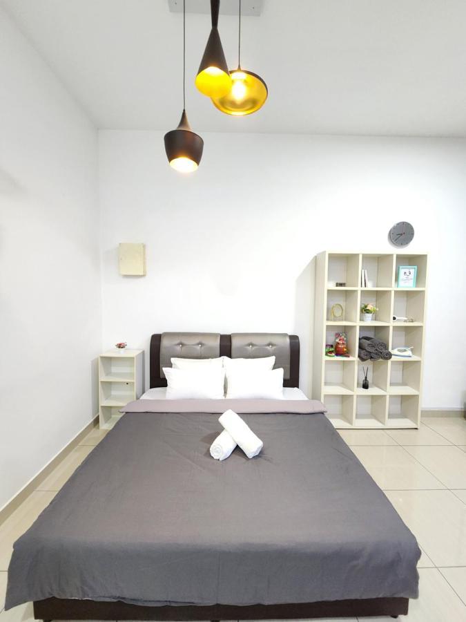 Austin Manhattan Simple Cozy By Double A * Johor Bahru